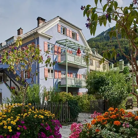 Am Florianiplatz Mit Terrasse Daire